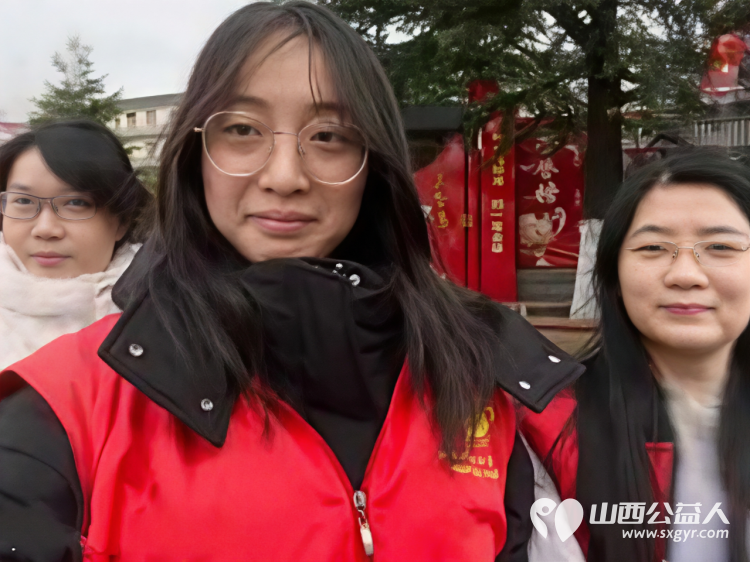 2025年11月阳泉义工“护学岗”服务组图协助交警护共同维护校园周边交通秩序守护着小学生的上学平安路 - 第22张