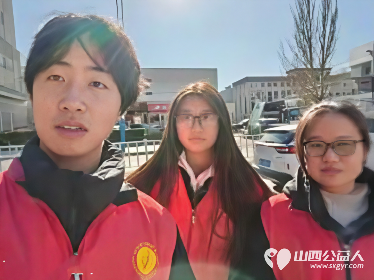 2025年11月阳泉义工“护学岗”服务组图协助交警护共同维护校园周边交通秩序守护着小学生的上学平安路 - 第19张