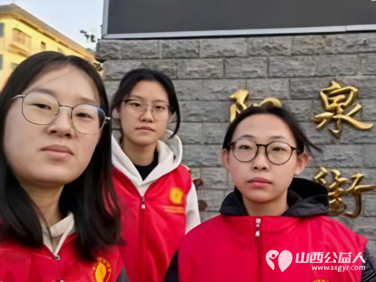 2025年11月阳泉义工“护学岗”服务组图协助交警护共同维护校园周边交通秩序守护着小学生的上学平安路 - 第13张