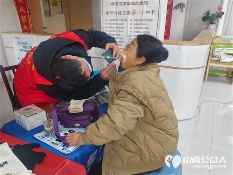 介休市敬老协会孝善行之敬老爱老助老活动2025年11月29日在绵山镇董家庄村举行为村里60岁以上所有老人免费理发体检 - 第8张
