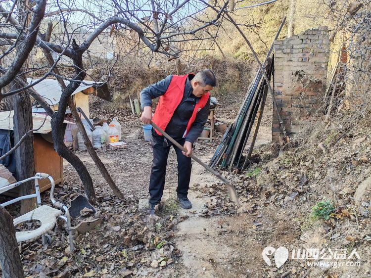 介休市敬老协会志愿者活动在绵山镇董家庄村入户90岁特困乔玉琪老人家中为老人打扫室内外卫生做饭包饺子 - 第18张