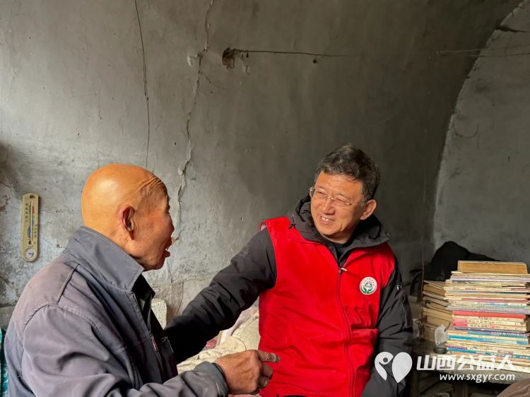 介休市敬老协会志愿者活动在绵山镇董家庄村入户90岁特困乔玉琪老人家中为老人打扫室内外卫生做饭包饺子 - 第13张