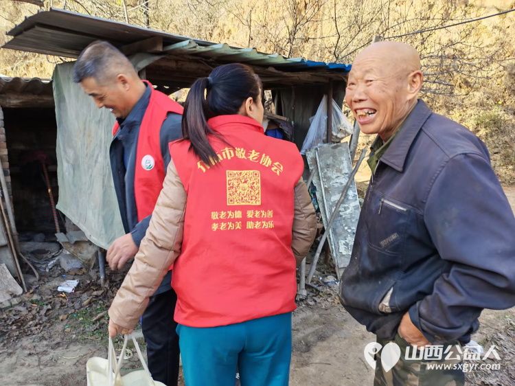 介休市敬老协会志愿者活动在绵山镇董家庄村入户90岁特困乔玉琪老人家中为老人打扫室内外卫生做饭包饺子 - 第15张