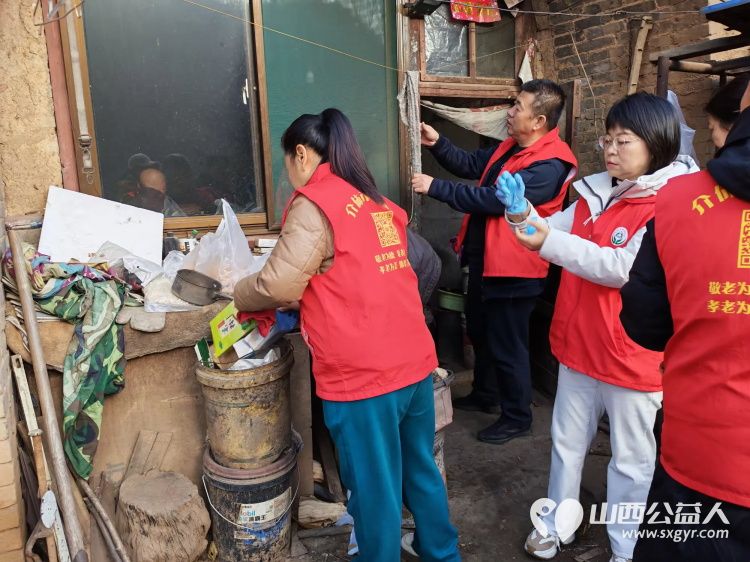 介休市敬老协会志愿者活动在绵山镇董家庄村入户90岁特困乔玉琪老人家中为老人打扫室内外卫生做饭包饺子 - 第17张