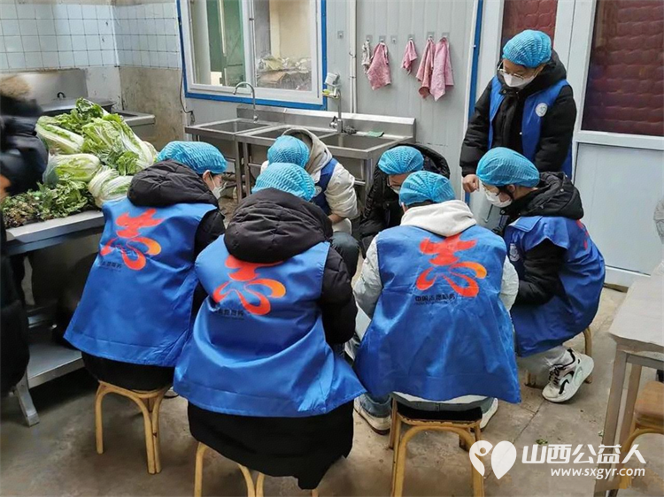 可爱的雨点----长治市小雨点公益志愿者协会来隆福饭店免费素食餐厅（原雨花斋二部）免费理发免费供餐 - 第2张