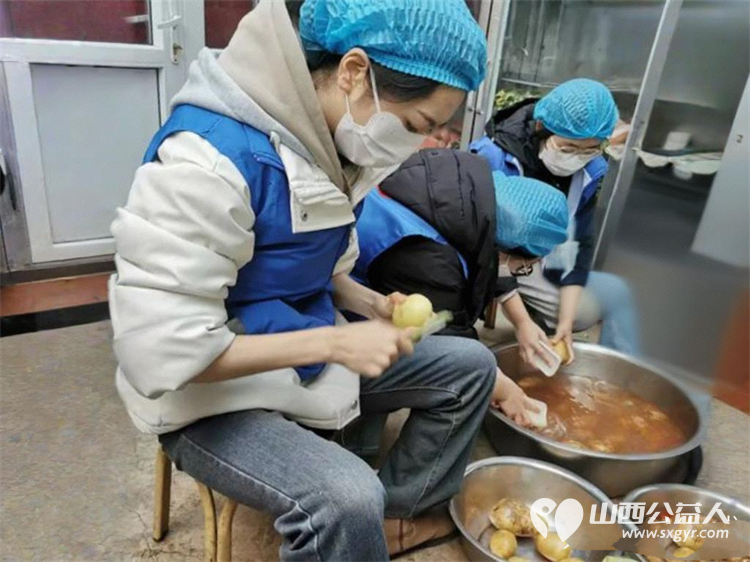 可爱的雨点----长治市小雨点公益志愿者协会来隆福饭店免费素食餐厅（原雨花斋二部）免费理发免费供餐 - 第4张