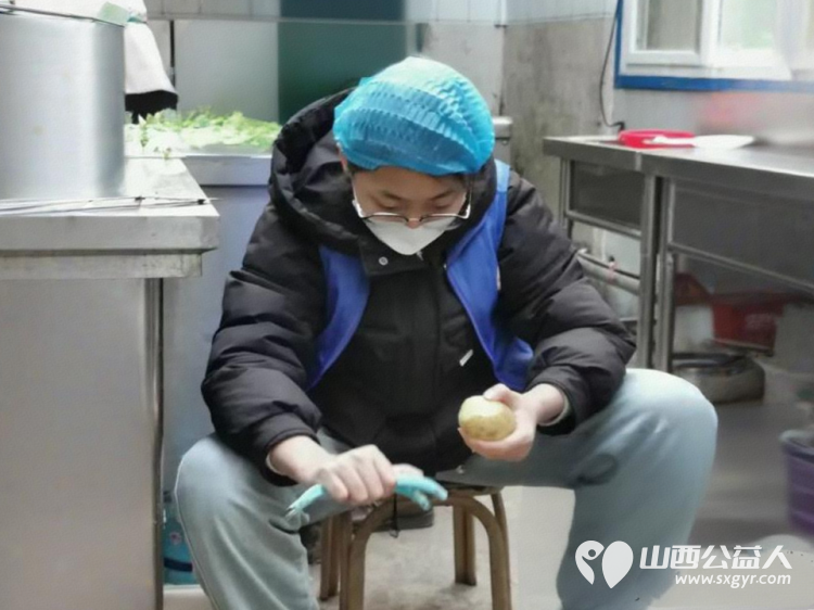 可爱的雨点----长治市小雨点公益志愿者协会来隆福饭店免费素食餐厅（原雨花斋二部）免费理发免费供餐 - 第6张