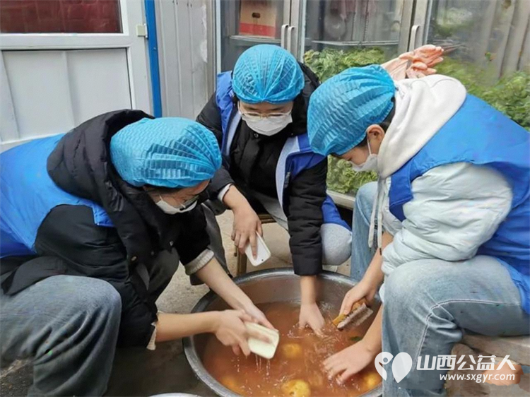 可爱的雨点----长治市小雨点公益志愿者协会来隆福饭店免费素食餐厅（原雨花斋二部）免费理发免费供餐 - 第5张