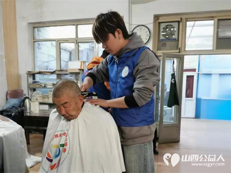 可爱的雨点----长治市小雨点公益志愿者协会来隆福饭店免费素食餐厅（原雨花斋二部）免费理发免费供餐 - 第11张