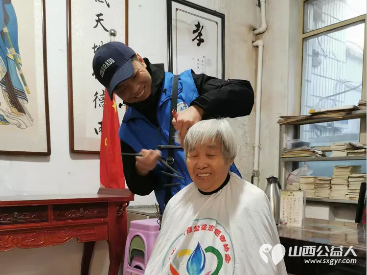 可爱的雨点----长治市小雨点公益志愿者协会来隆福饭店免费素食餐厅（原雨花斋二部）免费理发免费供餐 - 第13张