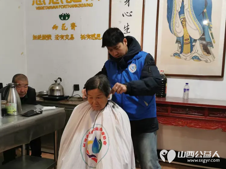 可爱的雨点----长治市小雨点公益志愿者协会来隆福饭店免费素食餐厅（原雨花斋二部）免费理发免费供餐 - 第12张
