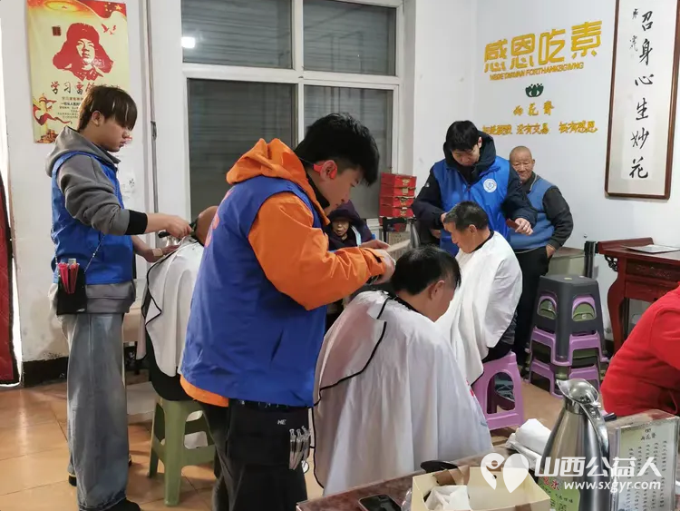 可爱的雨点----长治市小雨点公益志愿者协会来隆福饭店免费素食餐厅（原雨花斋二部）免费理发免费供餐 - 第8张