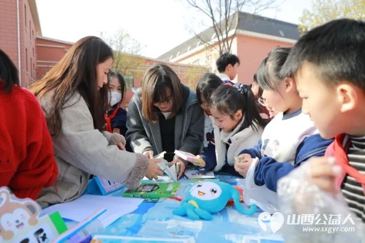 爱心义卖汇聚暖流科技筑梦与爱同行----运城市盐湖区王府学校爱心义卖捐赠善款共计5032元全额捐赠给盐湖区志愿者协会这笔爱心款项将用于公益慈善活动 - 第6张 - 山西公益人 爱心义卖汇聚暖流科技筑梦与爱同行----运城市盐湖区王府学校爱心义卖捐赠善款共计5032元全额捐赠给盐湖区志愿者协会这笔爱心款项将用于公益慈善活动 - 第6张