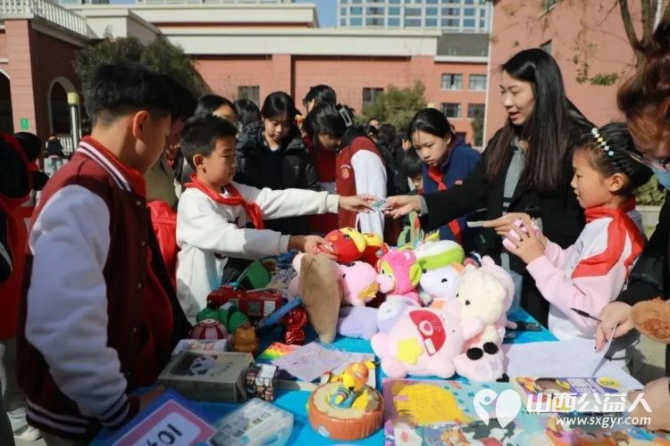 爱心义卖汇聚暖流科技筑梦与爱同行----运城市盐湖区王府学校爱心义卖捐赠善款共计5032元全额捐赠给盐湖区志愿者协会这笔爱心款项将用于公益慈善活动 - 第4张 - 山西公益人 爱心义卖汇聚暖流科技筑梦与爱同行----运城市盐湖区王府学校爱心义卖捐赠善款共计5032元全额捐赠给盐湖区志愿者协会这笔爱心款项将用于公益慈善活动 - 第4张
