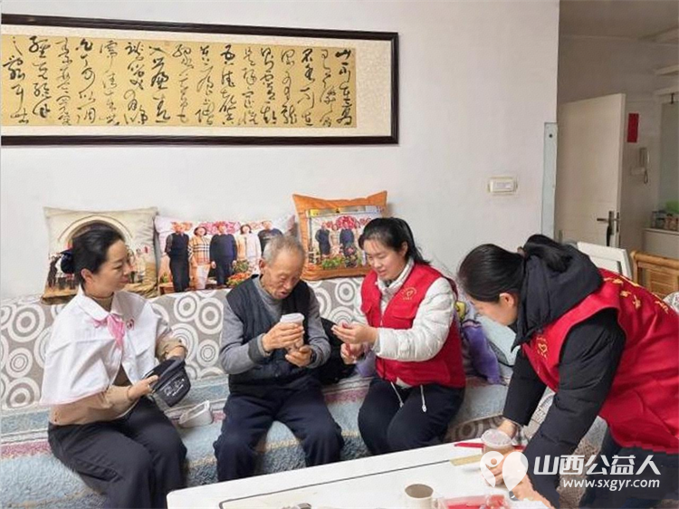 长治市武乡县丰州镇太东社区12·5国际志愿者日“志愿暖冬，爱满太东”系列活动为辖区特殊群体与户外劳动者送去冬日关怀 - 第7张