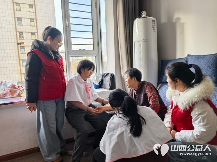 长治市武乡县丰州镇太东社区12·5国际志愿者日“志愿暖冬，爱满太东”系列活动为辖区特殊群体与户外劳动者送去冬日关怀 - 第6张