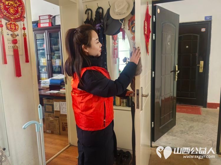 长治市武乡县丰州镇太东社区12·5国际志愿者日“志愿暖冬，爱满太东”系列活动为辖区特殊群体与户外劳动者送去冬日关怀 - 第8张