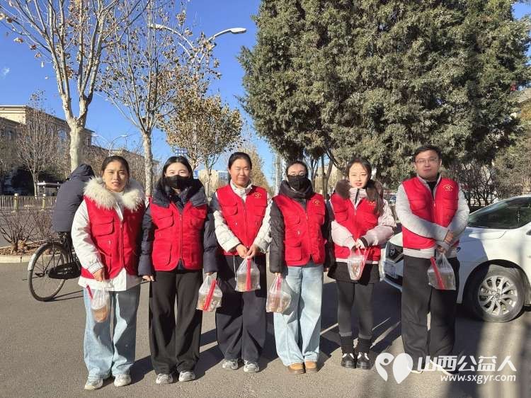 长治市武乡县丰州镇太东社区12·5国际志愿者日“志愿暖冬，爱满太东”系列活动为辖区特殊群体与户外劳动者送去冬日关怀 - 第1张