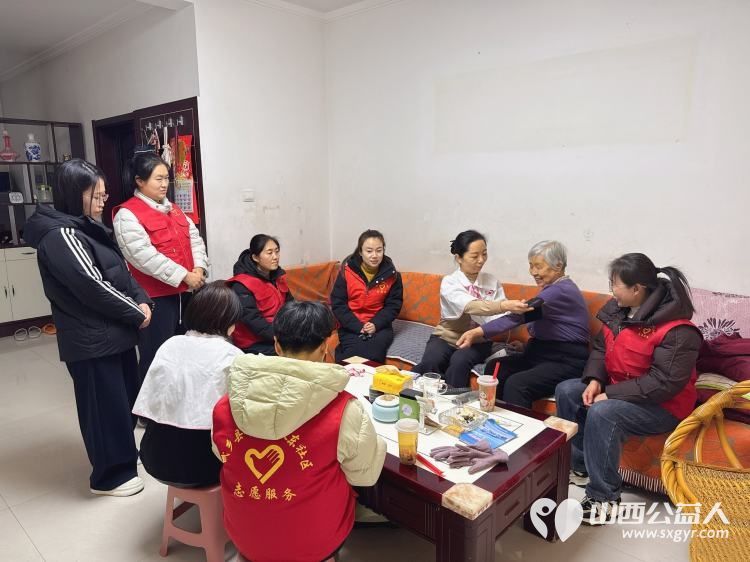 长治市武乡县丰州镇太东社区12·5国际志愿者日“志愿暖冬，爱满太东”系列活动为辖区特殊群体与户外劳动者送去冬日关怀 - 第3张