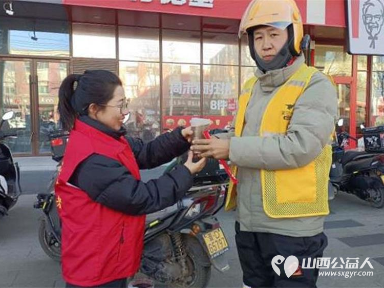 长治市武乡县丰州镇太东社区12·5国际志愿者日“志愿暖冬，爱满太东”系列活动为辖区特殊群体与户外劳动者送去冬日关怀 - 第12张