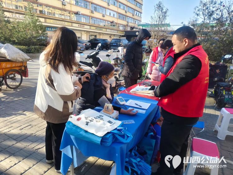 介休市敬老协会组织志愿者2025年12月4日走进介休市北关街道北大街社区为社区所有老人爱心理发义诊 - 第21张