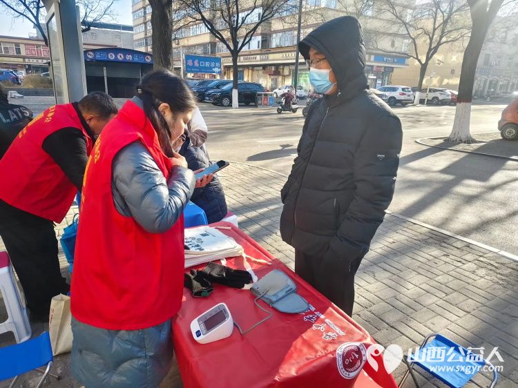 介休市敬老协会组织志愿者2025年12月4日走进介休市北关街道北大街社区为社区所有老人爱心理发义诊 - 第22张