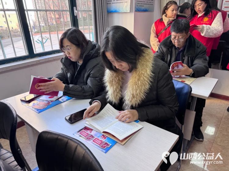 12.4国家宪法日：阳泉市义工联合会联合御康社区开展保护母亲河主题宣传活动共同构建水清河畅岸绿景美的宜居环境 - 第3张