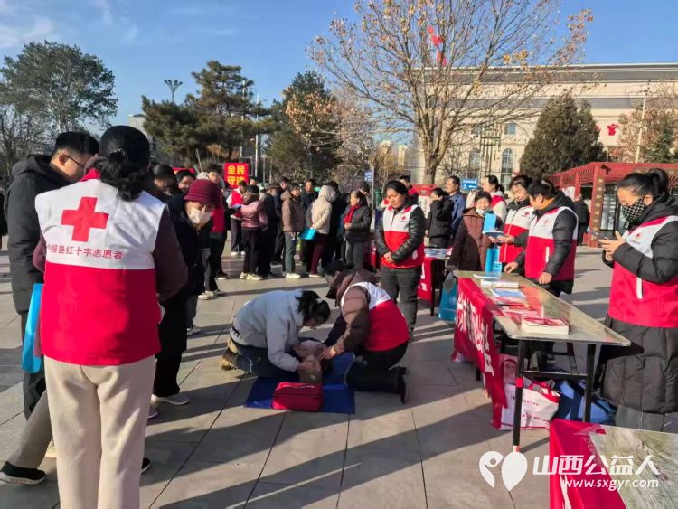 凝聚志愿力量共建美好社会----12月5日国际志愿者日屯留区委社会工作部、区红十字会以及羿神社区开展活动通过急救知识普及将实用技能与暖心关怀传递给居民 - 第6张
