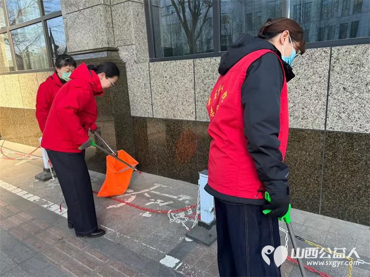 晋商文脉旁志愿暖人心晋商博物院联合太原市杏花岭区府东街社区,杏花岭区杏花红志愿服务中心组织志愿者开展环境整治+文化浸润特色志愿活动 - 第4张