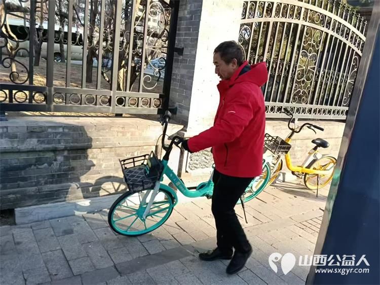 晋商文脉旁志愿暖人心晋商博物院联合太原市杏花岭区府东街社区,杏花岭区杏花红志愿服务中心组织志愿者开展环境整治+文化浸润特色志愿活动 - 第10张