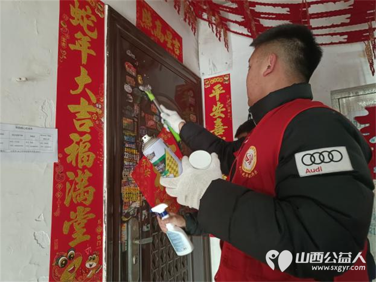 太原市平阳路街道滨东社区组织志愿者在国际志愿者日开展“靓丽星期五”清洁行动 - 第2张