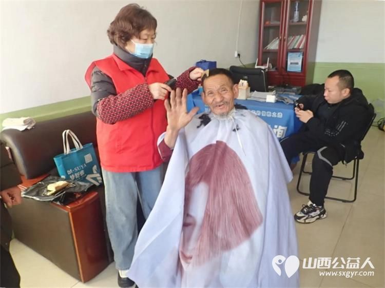 介休市敬老协会敬老爱老助老活动2025年12月6日在义安镇沙堡村为60岁以上所有老人理发体检让老年人生活的更幸福 - 第20张
