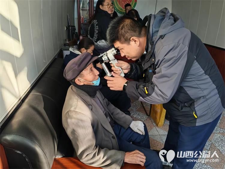 介休市敬老协会敬老爱老助老活动2025年12月6日在义安镇沙堡村为60岁以上所有老人理发体检让老年人生活的更幸福 - 第17张