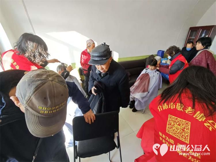 介休市敬老协会敬老爱老助老活动2025年12月6日在义安镇沙堡村为60岁以上所有老人理发体检让老年人生活的更幸福 - 第7张