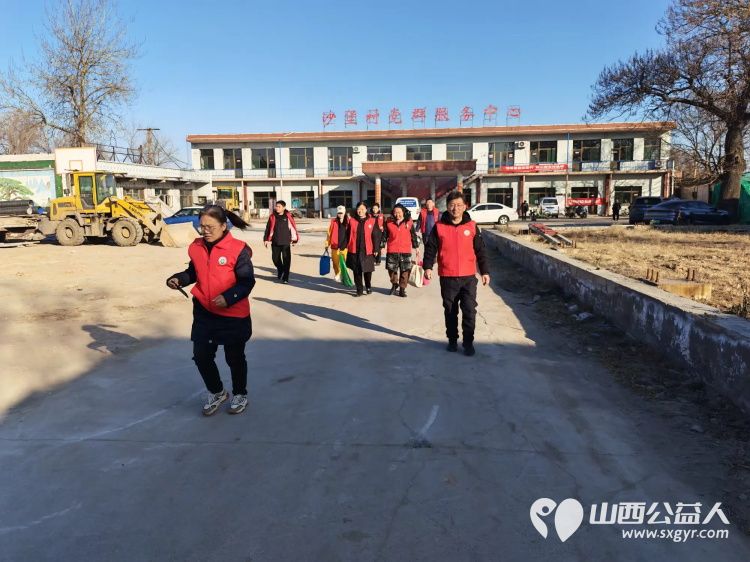 介休市敬老协会在义安镇沙堡村入户80岁特困张大海老人家中为老人擦玻璃、包饺子 - 第2张