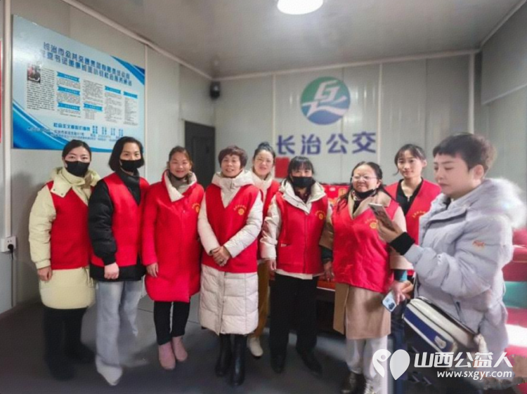 志愿者日暖心慰问 长治市义工协会的志愿者们携手潞州区潞才社区为辛勤工作的公交司机们送去了厚厚的棉手套和八宝粥传递着关怀与敬意 - 第13张
