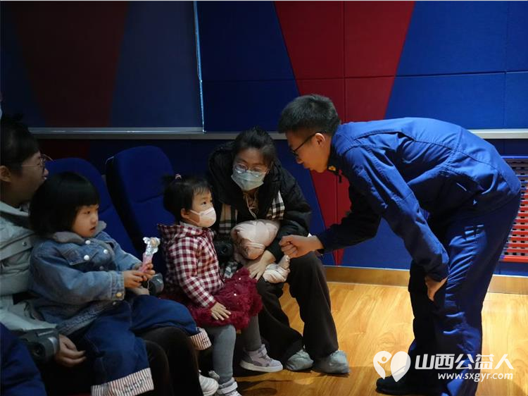 稚子携心慰问消防英雄之勇铭记于心 省政府机关幼儿园萌娃走进消防站致敬“火焰蓝” - 第7张