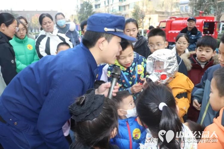 以案为鉴学消防实操实训保平安----运城市爱心驿站社会工作服务中心联合消防大队消防安全教育活动进社区 - 第10张 - 山西公益人 以案为鉴学消防实操实训保平安----运城市爱心驿站社会工作服务中心联合消防大队消防安全教育活动进社区 - 第10张