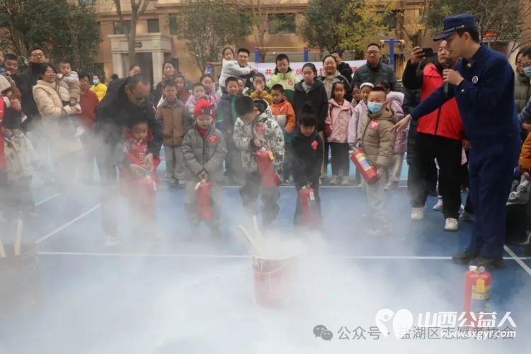 以案为鉴学消防实操实训保平安----运城市爱心驿站社会工作服务中心联合消防大队消防安全教育活动进社区 - 第7张 - 山西公益人 以案为鉴学消防实操实训保平安----运城市爱心驿站社会工作服务中心联合消防大队消防安全教育活动进社区 - 第7张