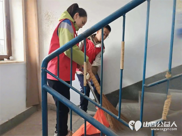 小清扫撬动大治理----盐湖区志愿者协会在运城市干休所家属院开展了社区环境保护志愿服务活动使小区环境焕然一新 - 第7张