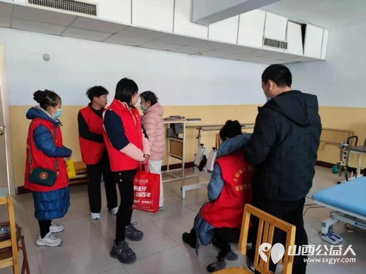 晋城市慈善总会同行志愿服务队12.5国际志愿者日活动为社区老年朋友们提供义诊义务理发等志愿服务为志愿者送上免费体检福利 - 第7张