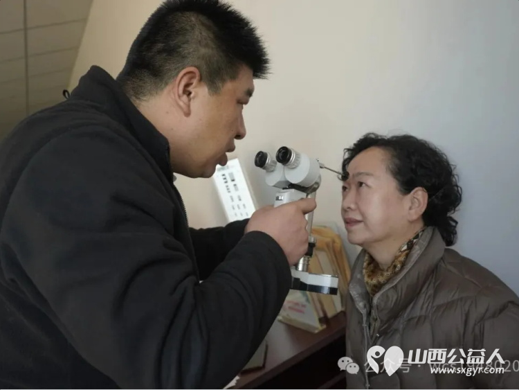 介休市绵山眼科医院关爰老年人健康携带检测仪器深入到老年人聚集地----老干部活动中心(老年大学)开展义诊活动 - 第8张 - 山西公益人 介休市绵山眼科医院关爰老年人健康携带检测仪器深入到老年人聚集地----老干部活动中心(老年大学)开展义诊活动 - 第8张