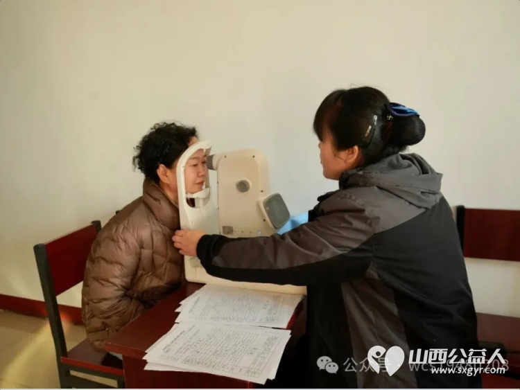 介休市绵山眼科医院关爰老年人健康携带检测仪器深入到老年人聚集地----老干部活动中心(老年大学)开展义诊活动 - 第9张 - 山西公益人 介休市绵山眼科医院关爰老年人健康携带检测仪器深入到老年人聚集地----老干部活动中心(老年大学)开展义诊活动 - 第9张