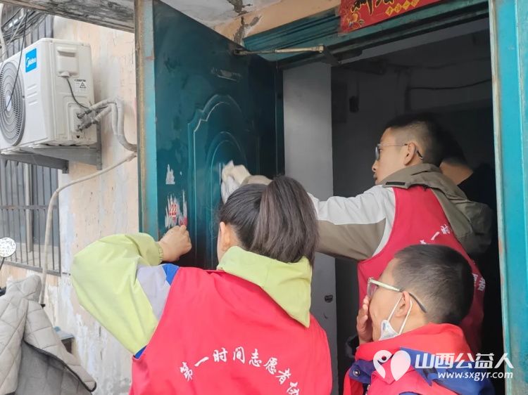 小清扫撬动大治理----盐湖区志愿者协会在运城市干休所家属院开展了社区环境保护志愿服务活动使小区环境焕然一新 - 第3张