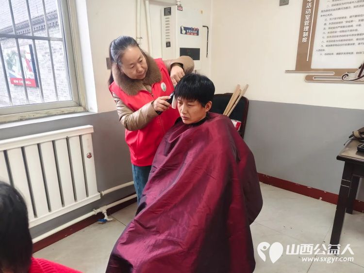 介休市敬老协会孝善行之敬老爱老助老活动2025年12月10日在介休市连福镇邬城店村为所有老人爱心理发义诊 - 第11张