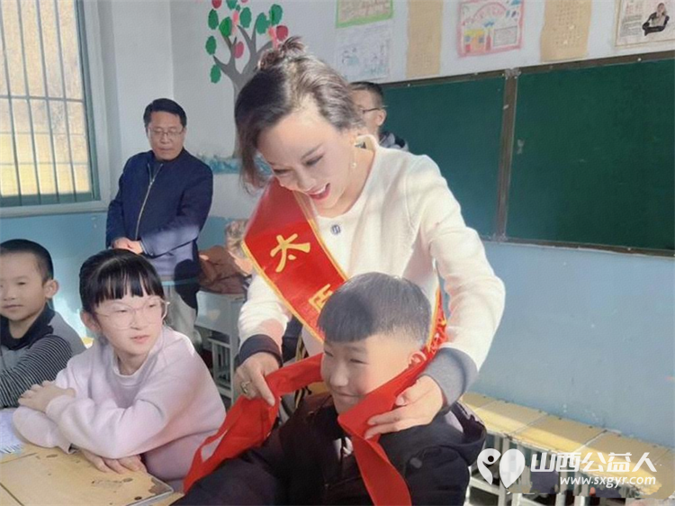 双“好人”领航爱心暖校园——澳门会芳国际贸易促进会太原好人张会芳会长与山西好人张小义公益捐赠活动情暖五台东冶北广兴学校 - 第7张