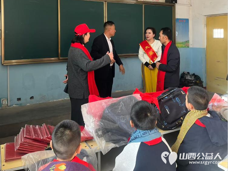 双“好人”领航爱心暖校园——澳门会芳国际贸易促进会太原好人张会芳会长与山西好人张小义公益捐赠活动情暖五台东冶北广兴学校 - 第4张