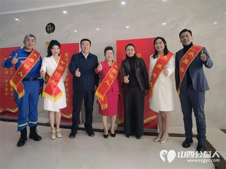 中国共产党十九大代表、中国好人李丽珠参加了致敬平凡太原市道德模范与身边好人现场交流活动 - 第8张 - 山西公益人 中国共产党十九大代表、中国好人李丽珠参加了致敬平凡太原市道德模范与身边好人现场交流活动 - 第8张