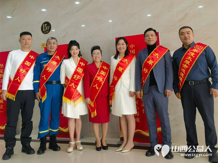 中国共产党十九大代表、中国好人李丽珠参加了致敬平凡太原市道德模范与身边好人现场交流活动 - 第7张 - 山西公益人 中国共产党十九大代表、中国好人李丽珠参加了致敬平凡太原市道德模范与身边好人现场交流活动 - 第7张