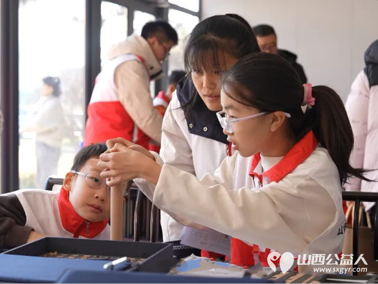 触摸千年营造 传承古建匠心——山西省红十字小小宣讲员走进山西博物院开展文化实践活动志愿者们在协同服务中凝聚了更强的志愿合力 - 第4张 - 山西公益人 触摸千年营造 传承古建匠心——山西省红十字小小宣讲员走进山西博物院开展文化实践活动志愿者们在协同服务中凝聚了更强的志愿合力 - 第4张